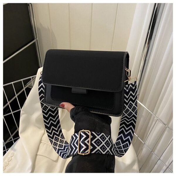 Luxurious China Shoulder Bag - Image 4